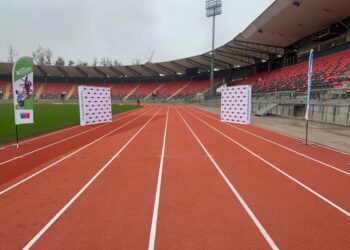 Ministro del Deporte visitó Estadio Fiscal de Talca e inauguró su nueva pista atlética