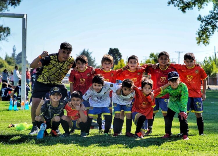 Escuela de Fútbol Unión Española Talca: semillero de talento y valores en el Maule