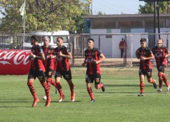 Un futbolista descartado por lesión en Rangers de Talca para viaje al Norte