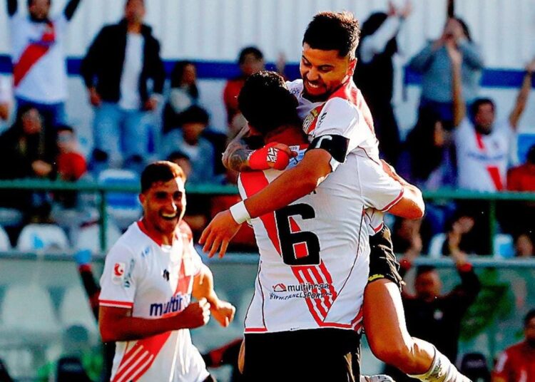 Curicó Unido volvió a ganar y se afianza en la Primera B