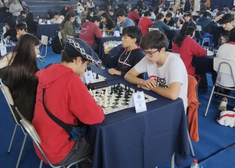 Éxito total en masivo torneo de ajedrez juvenil en Talca
