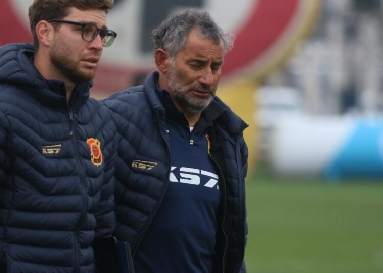 ¿Está en riesgo la continuidad de Miguel Ponce en el banco de Rangers?