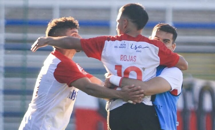 Curicó Unido se quedó con el clásico ante Ñublense y espera resultado para clasificar