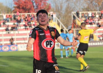 Miguel Ponce elogia a Javier Araya: “Está muy cerca de ser jugador profesional”