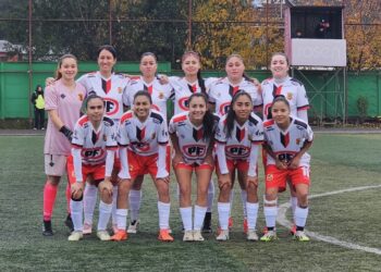 Rangers femenino da el golpe y vence al puntero con una menos