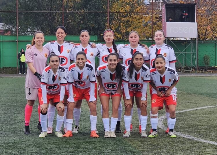 Rangers femenino da el golpe y vence al puntero con una menos