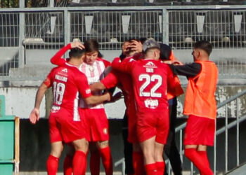 Deportes Linares rescató un punto en un duelo marcado por el arbitraje