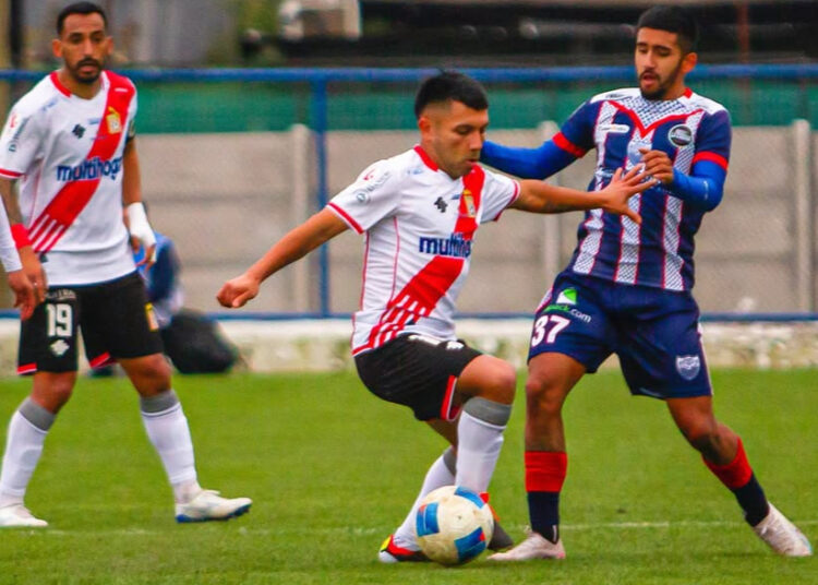 Curicó dejó escapar la chance de subir en la tabla y solo igualó como local