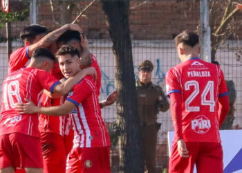 Linares alcanzó el liderato del torneo de Segunda y se ilusiona con el ascenso
