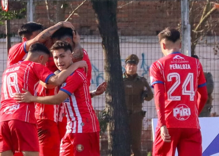 Linares alcanzó el liderato del torneo de Segunda y se ilusiona con el ascenso