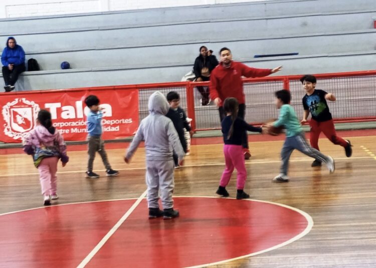 Niñas y niños talquinos disfrutaron del taller “Deporte Entretenido” durante sus vacaciones de invierno