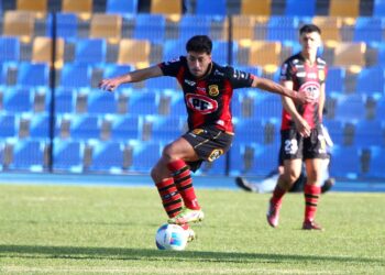 El increíble castigo que recibió Álvarez por expulsión en su debut