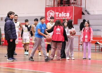 Niños de la Teletón compartieron jornada deportiva en Liga 7 de Asobasket