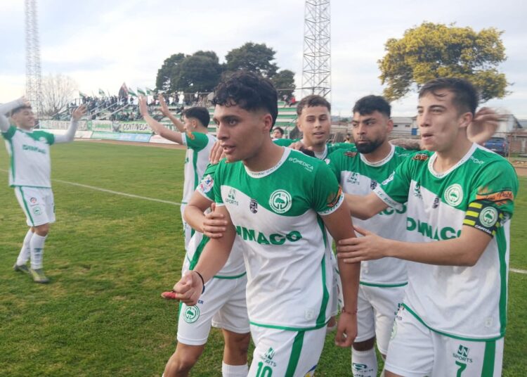 Constitución Unido sigue encendido y golea en casa