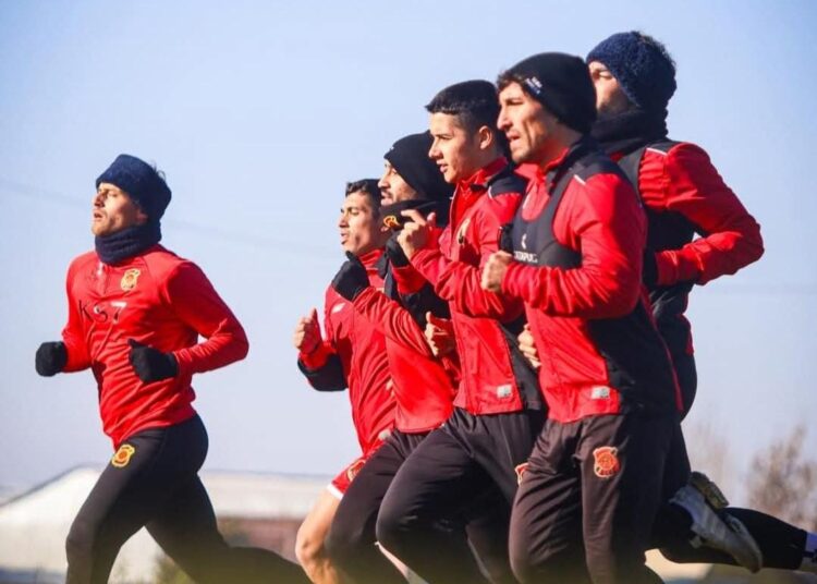 Alarma de fichaje: Rangers aseguraría como refuerzo a central de otro elenco de la Primera B