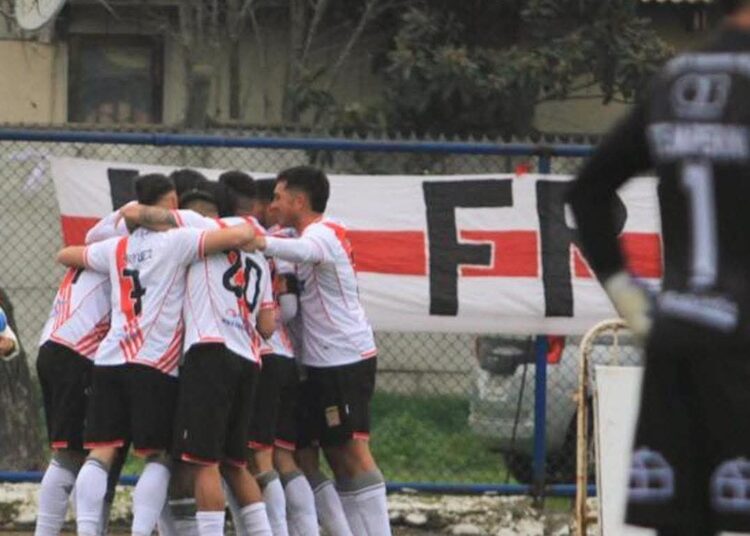 Curicó Unido sorprendió y bajó al puntero de la B