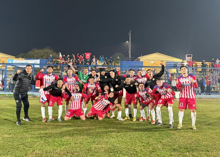 Linares se impuso en la capital y se acercó al liderato de la Segunda División