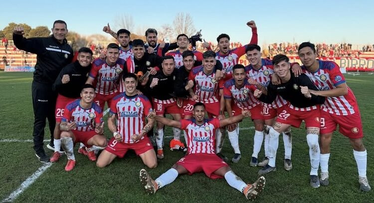 Deportes Linares busca seguir en la parte alta del torneo con el apoyo de sus hinchas