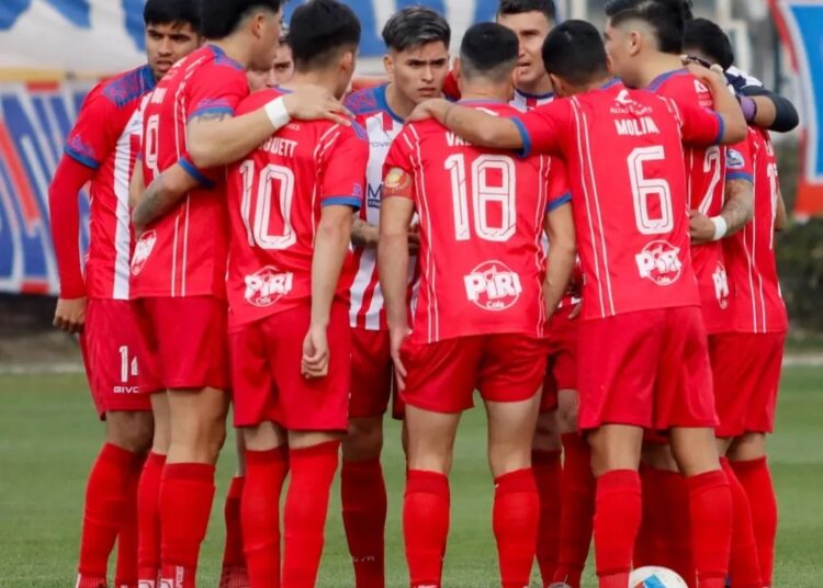Linares visita la capital con la misión de seguir en lo alto de la Segunda División