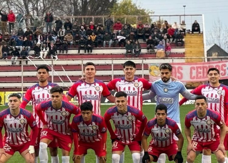 Linares sigue en racha y en la pelea por el ascenso