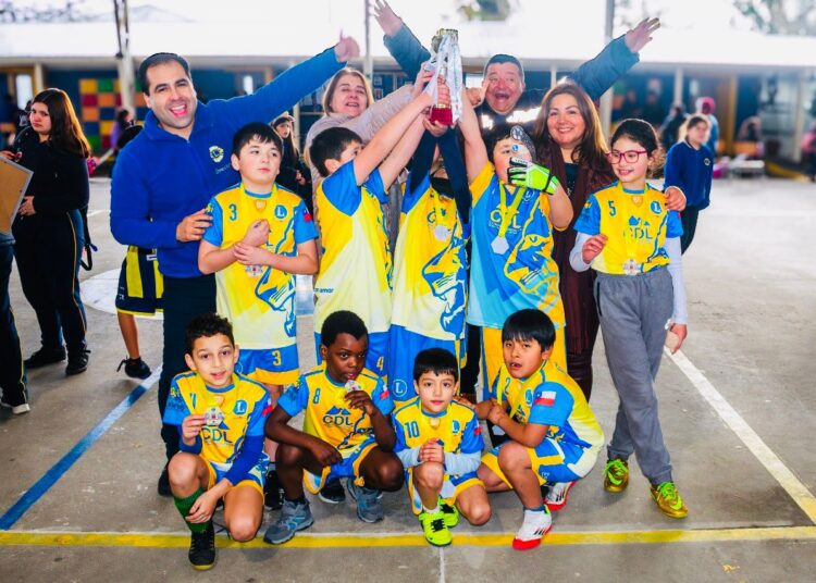 Escuela Los Leones celebró su aniversario 50 con triangular de futbolito escolar