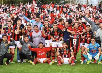 Rangers quiere aprovechar el envión anímico del clásico para sumar en casa