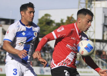 Curicó tropezó ante Santa Cruz y se aleja de la liguilla