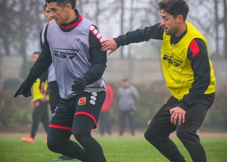 Rangers entrenó en Colegió Inglés con la idea de revertir dura campaña en la B