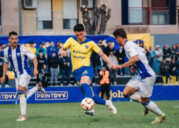 Curicó se refuerza con volante argentino para intentar salir de su pésimo momento