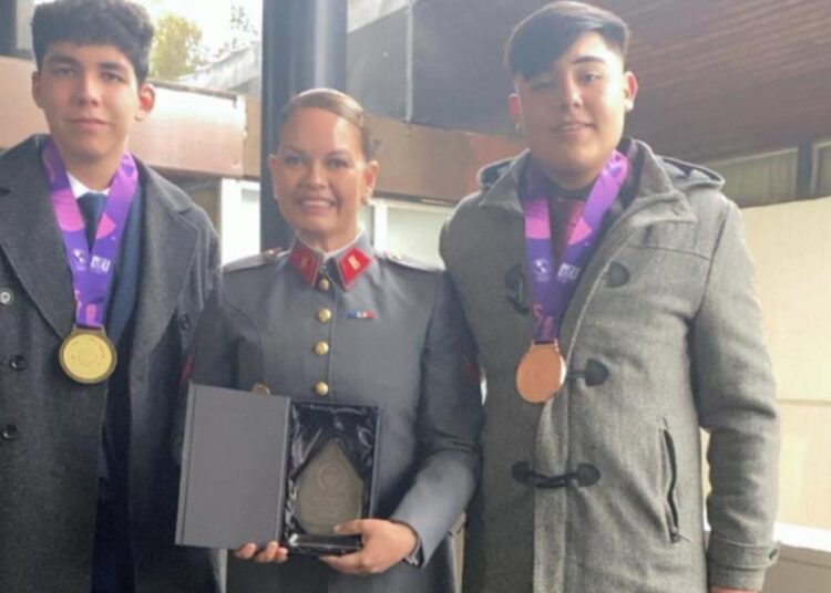 Talquina fue galardonada en gala de las Fuerzas Armadas y de Orden