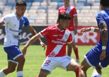 Curicó Unido consiguió un valioso triunfo ante Antofagasta y toma aire en la lucha por la permanencia