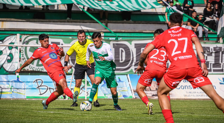 Constitución Unido volvió a caer y se complica con el descenso en la recta final del torneo de Tercera A