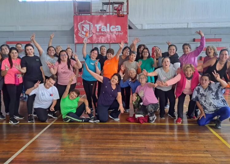 Entrenamiento funcional gratuito motiva a vecinos de Talca a moverse y mejorar su estilo de vida