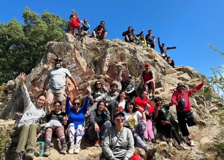 Trekking y yoga para compartir en familia rumbo a la Piedra del Peñón