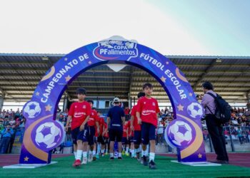Jugador de la “generación dorada” encabezó inauguración del Nacional de la Copa PFalimentos