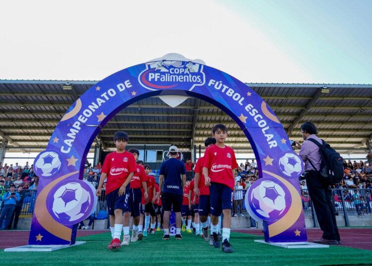 Jugador de la “generación dorada” encabezó inauguración del Nacional de la Copa PFalimentos