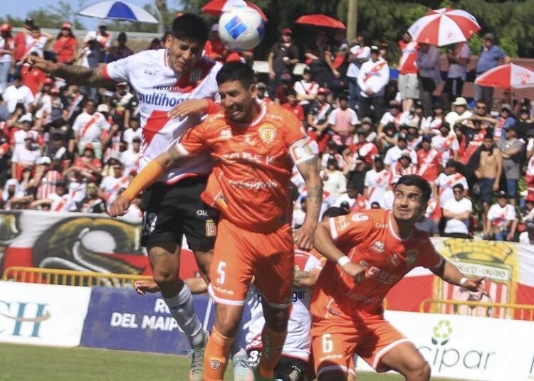 Curicó cerró la temporada con una amarga derrota en casa