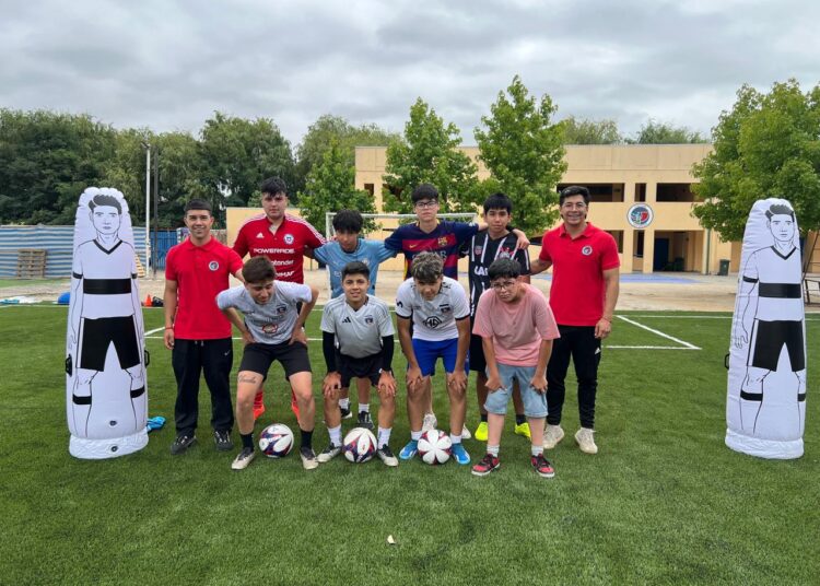 Niños y jóvenes disfrutan y se forman en la Escuela de Fútbol Leonardo Da Vinci de San Javier