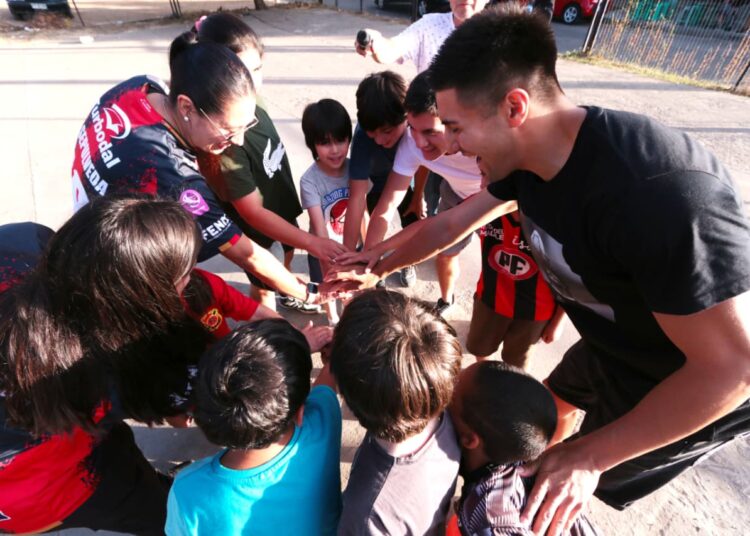 Rangers celebró en comunidad la Navidad Rojinegra
