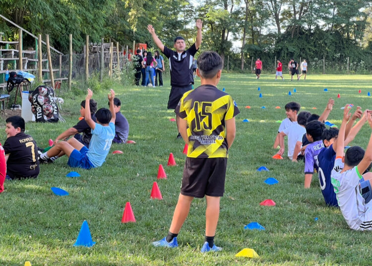 Escuela de Fútbol San Víctor fortalece el deporte formativo en el sector rural de Linares