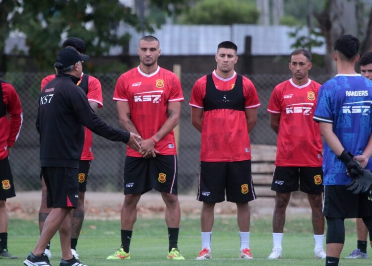 Rangers da el puntapié inicial a la temporada con caras nuevas en primer entrenamiento