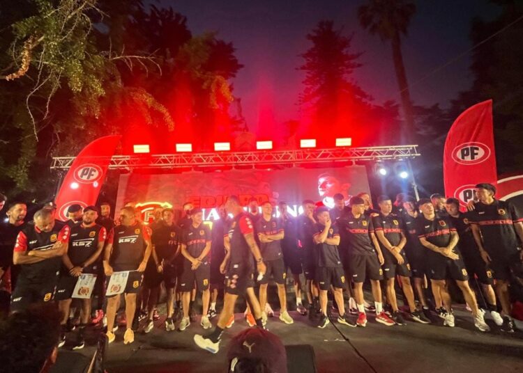 Rangers presentó su plantel 2026 con una verdadera fiesta rojinegra en la Plaza de Armas