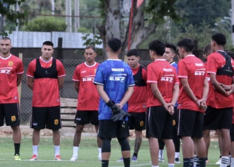 Malas noticias: Rangers pierde a dos jugadores para estreno en la Primera B