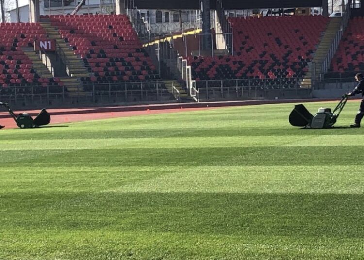 ¿Qué inconveniente sufrió la cancha del Estadio Fiscal Iván Azócar?