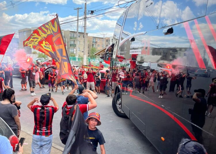 Hinchas rojinegros realizan masivo ‘Rangerazo’ previo a enfrentar a Curicó Unido
