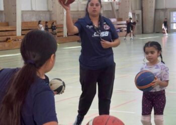 Entrenamientos intensivos marcan el verano del básquetbol en Constitución