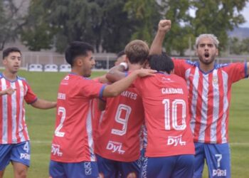 Deportes Linares se estrenó con un triunfo en la Segunda División Profesional 2026