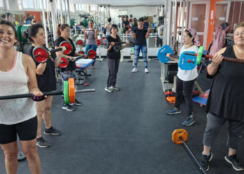 Todas y todos invitados: Taller full body suma adeptos en el Gimnasio Regional de Talca