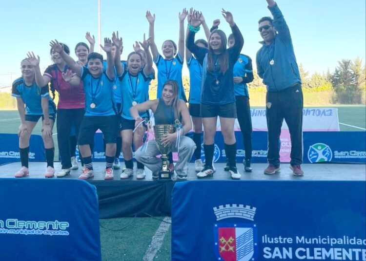La Academia de San Clemente celebró título regional en la Liga Evolución Sub-14 femenina