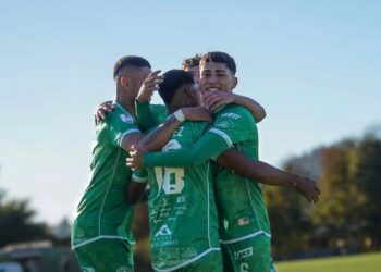 Constitución logró su primer triunfo de local y se instala en la parte alta de la tabla
